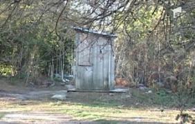 Situație incredibilă la Vaslui! Femeia care şi-a aruncat bebeluşul în toaletă, la o zi după ce l-a născut, este LIBERĂ ca pasărea cerului