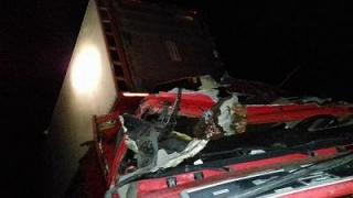 Accident groaznic în Pasul Tihuţa. Şofer rănit şi zeci de animale moarte, după ce un camion s-a răsturnat