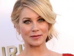 Kelly din 'Familia Bundy' a luat o decizie radicală în lupta sa împotriva CANCERUL: 'A fost modul meu de a prelua controlul'