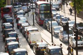 Londra introduce o taxă pentru cele mai vechi şi cele mai poluante autovechicule