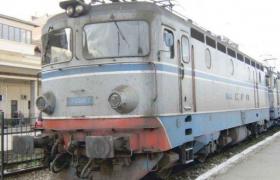 Un şef din CFR şi-a păcălit colegii că are pile la comisia care vinde ieftin apartamentele sau terenurile CFR-ului şi a făcut o mică avere