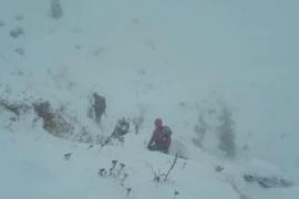 Situaţie critică! Turişti rătăciţi din cauza viscolului, căutaţi de salvamontiştii din Busteni: "Nu sunt echipaţi, sunt în adidaşi!"