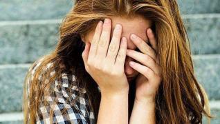 TRANZACŢIE ŞOCANTĂ în Iaşi! Un tată şi-a vândut fata la notariat pe 100 de euro. Detalii halucinante dezvăluite de procurorii DIICOT