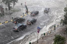 Alertă METEO de ultimă oră! Vântul va bate cu peste 70 de kilometri pe oră! Capitala şi 14 judeţe, sub coduri galben şi portocaliu