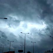 Noi AVERTIZĂRI METEO în România! Fenomene severe în mai multe judeţe, în următoarele ore. Vântul va sufla cu până la 90 km/h. Ce zone sunt afectate 
