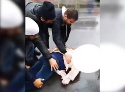 O femeie a murit după ce a fost transportată la spital cu o DUBĂ de MARFĂ pentru că toate ambulanţele erau INDISPONIBILE - IMAGINI ŞOCANTE