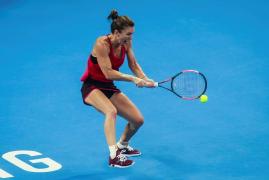 ÎNFRÂNGERE usturătoare pentru Halep, la Turneul Campioanelor. Românca, învinsă de Wozniacki, în Grupa Roșie