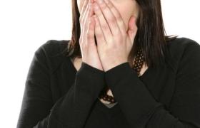 O mamă din Buzău E DISTRUSĂ! A privit filme făcute cu telefonul de fiul ei de 30 de ani şi a ÎNLEMNIT