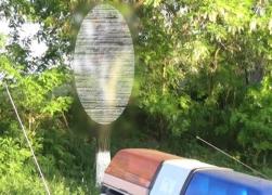 O femeie din Botoșani s-a dus la mormântul tatălui său. Plângând, s-a uitat în sus și a înghețat de groază:  Un tânăr atârna spânzurat, în cimitir