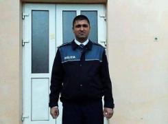 Un poliţist din Iaşi a salvat un bărbat care şi-a tăiat venele şi a dat drumul unor butelii pentru a se arunca în aer!