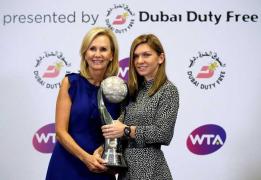 Mesajul Simonei Halep după ce a primit trofeul pentru numărul 1 mondial: "Am făcut ceva uriaş pentru ţara mea"