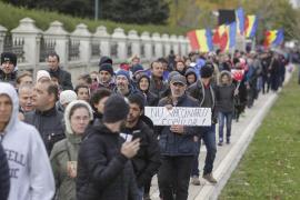 PROTEST la Parlament, faţă de legea vaccinării | FOTO