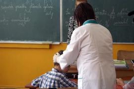 Alertă la Galaţi! Peste 200 de elevi s-au dus la şcoală cu PĂDUCHI