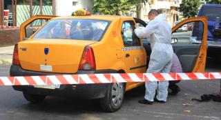Taximetrist GĂSIT MORT în Sibiu! Bărbatul a fost descoperit fără suflare în propria maşină, în stația de taxiuri. Prima ipoteză a anchetatorilor