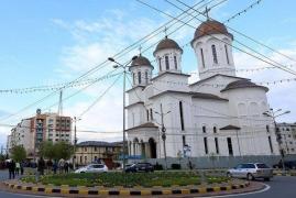 Un tânăr din Teleorman ar fi dat lovitura la Catedrala Arhiepiscopală din Buzău. Hoţul a strâns 4.000 de lei după ce ar fi spart încă două biserici