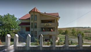 Primărie din judeţul Botoşani, la mica publicitate. Sediul administraţiei locale, cu tot cu teren, costă cât un apartament la bloc