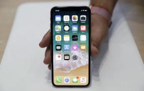 Românii au cumpărat 1.200 de iPhone X în valoare de 1,5 milioane de euro în numai trei zile!