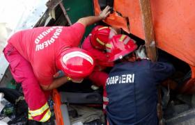 Accident grav în Vâlcea. Un tir s-a răsturnat şi a lovit o conductă de gaze. Sunt victime!