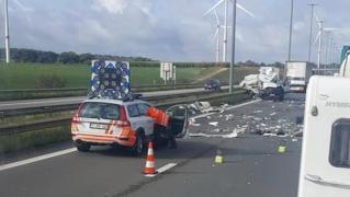Microbuz plin cu ROMÂNI, implicat într-un CUMPLIT ACCIDENT în Belgia! Sunt OPT VICTIME, după ce microbuzul românilor a intrat în plin într-un camion