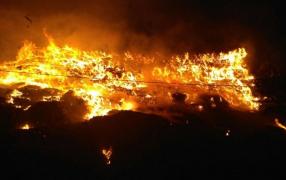 SCENE de groază la Cluj! Rampa de gunoi Pata Rât ARDE cu flăcări uriașe. Pompierii au intervenit cu zeci de mașini (VIDEO)