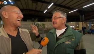 Acesta este cel mai contagios râs din lume! Un fermier scoate sunete de GĂINĂ în timp ce râde - VIDEO