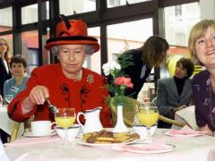 OBICEIURILE culinare ale familiei regale britanice, dezvăluite de fostul lor chef. Care este alimentul pe care regina Elisabeta a II-a îl URĂȘTE