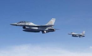 Alte trei aeronave F-16 Fighting Falcon intră vineri oficial în dotarea Forţele Aeriene Române
