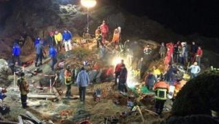 MIRACOL pe munte! O fetiţă de doar 2 ani a fost salvată şi e nevătămată, după ce a stat 12 ore PRIZONIERĂ într-o crevasă (VIDEO)