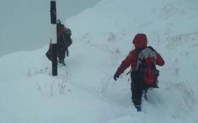 Zăpada are UN METRU în Bucegi, un bărbat a murit îngheţat, iar salvamontiştii sunt ÎNGROZIŢI: "Copii de 4-5 ani, pe platou!" (VIDEO)