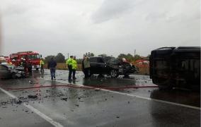 Accident CUMPLIT la Urziceni, unde ISU a activat planul ROŞU! Un MORT şi alte 14 victime, după un impact între ŞASE maşini (VIDEO)
