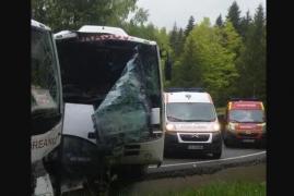 IMPACT DEVASTATOR între un autocar şi o autoutilitară, în Vrancea. Un bărbat A MURIT, un altul e în stare gravă