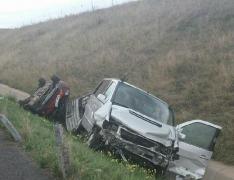 O dubă cu platformă s-a răsturnat pe A1, iar un bărbat de 75 de ani a ajuns la spital în stare FOARTE GRAVĂ