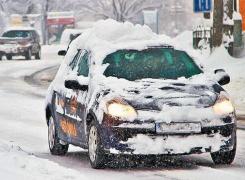 Greşeala pe care toţi şoferii o fac iarna atunci când pornesc motorul: mit sau realitate?