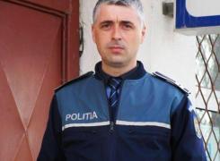 El este POLIŢISTUL-EROU care a salvat de la înec trei persoane care au băut SODĂ CAUSTICĂ şi s-au aruncat în apă!