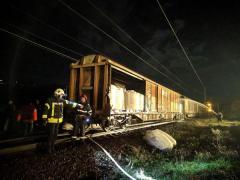 Circulaţia trenurilor între Ploieşti şi Predeal, după incendiul la marfarul cu zeci de saci de azotat de amoniu, a fost reluată