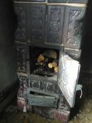 Au încercat să aprindă focul în sobă cu motorină şi AU LUAT FOC! O familie a suferit ARSURI grave, încercând să se încălzească în casă