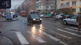 ŞOCANT! O adolescentă este călcată de maşină pe trecerea de pietoni, chiar sub ochii surorii sale mai mici. Imediat după impact, şoferul face un GEST ÎNGROZITOR