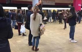 IMAGINI DE GROAZĂ în metroul bucureștean! Un bărbat a rămas fără o MÂNĂ după ce s-a aruncat în fața trenului, în urmă cu puțin timp (FOTO, VIDEO)