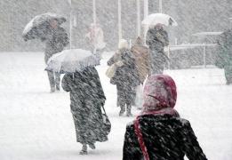Vine iarna în Capitală! Meteorologii au anunţat când cade prima ninsoare în Bucureşti. "Azi şi mâine, peste ţara noastră va pătrunde o masă de aer rece"
