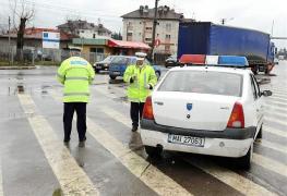 Urmărire ca-n filme pe străzile din Vaslui. Un tânăr beat și cu permisul suspendat i-a obligat pe polițiști la o cursă nebună prin oraș