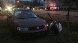 Bebeluş de 3 luni în stare gravă, după ce doi tineri din Arad au fost spulberaţi de o maşină, traversând şoseaua prin loc nepermis