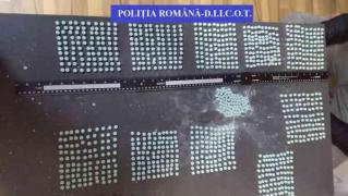 Un şofer de TIR din Bistriţa, care transporta droguri, a înşelat vigilenţa vameşilor din 4 ţări, dar l-au prins românii pentru că se comporta... bizar