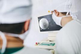 Premieră uriaşă în medicină! Cercetătorii au editat ADN-ul din corpul unui pacient