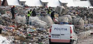 Descoperire macabră la Cluj! Trupul neînsufleţit al unui bebeluş a fost găsit la groapa de gunoi de lângă oraş. Oamenii legii au fost îngroziţi