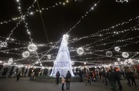 Se aprind primele luminiţe de sărbători în Capitală! Un parc devine 'Orăşelul lui Moş Crăciun'