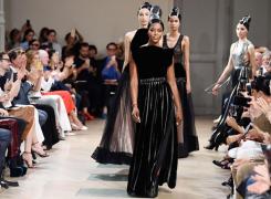 Un celebru creator de modă a murit la Paris la vârsta de 77 de ani