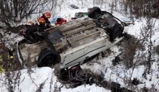 Grav ACCIDENT pe DN1, la ieşirea din Predeal! Sunt trei VICTIME, pentru care se intervine în forţă!