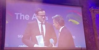 Performanţă mondială pentru Antena 3, la gala AIB Londra. Mihai Gâdea a fost ales "prezentatorul anului 2017"!