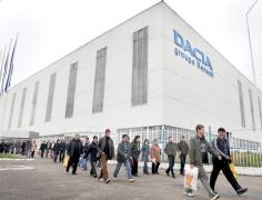 GREVĂ de proporţii în industria auto din România: 10.000 de angajaţi, în principal de la Dacia, vor protesta faţă de trecerea contribuţiilor sociale de la angajator la salariat
