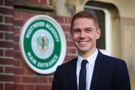 Poveste de succes! La doar 33 de ani, a preluat una dintre cele mai proaste școliI din țară și a transformat-o într-un loc incredibil (FOTO)